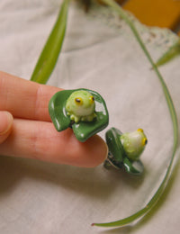 Frog on a lilypad pin