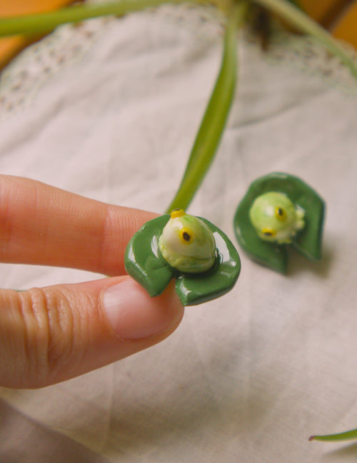Frog on a lilypad pin