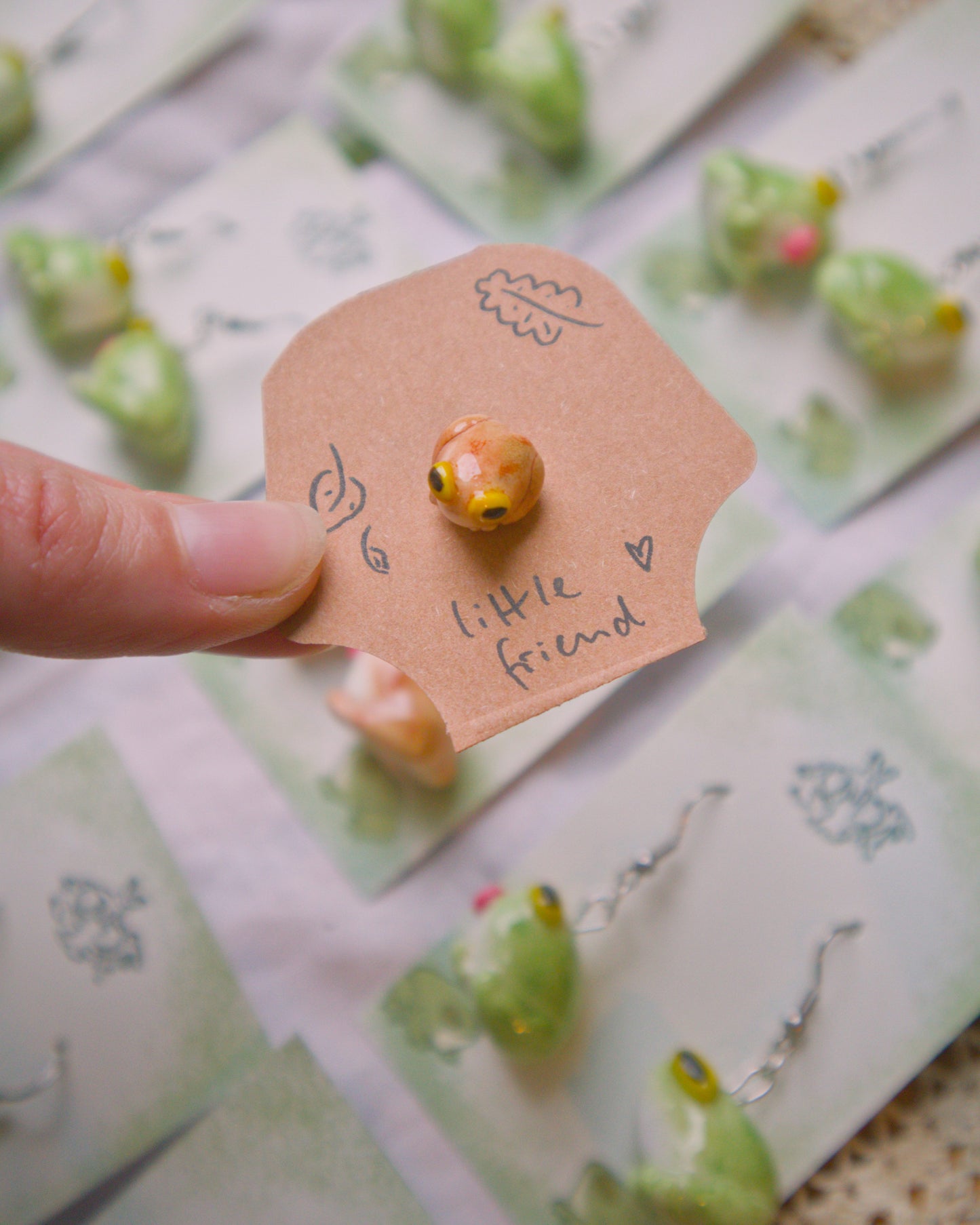 green Frog and brown Toad Pin