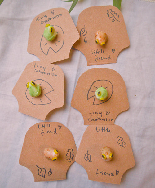 Green Frog and Brown Toad Pin