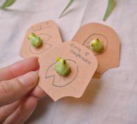 Green Frog and Brown Toad Pin